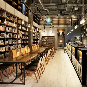 Lamp Light Books *** Fukuoka (Fukuoka)